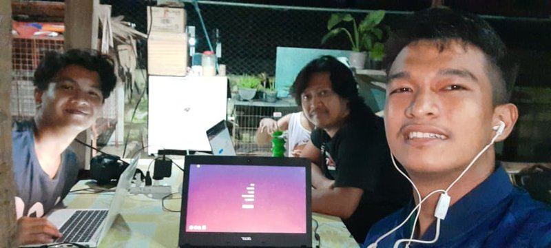 We are still awake when all of the people in this world fell asleep 